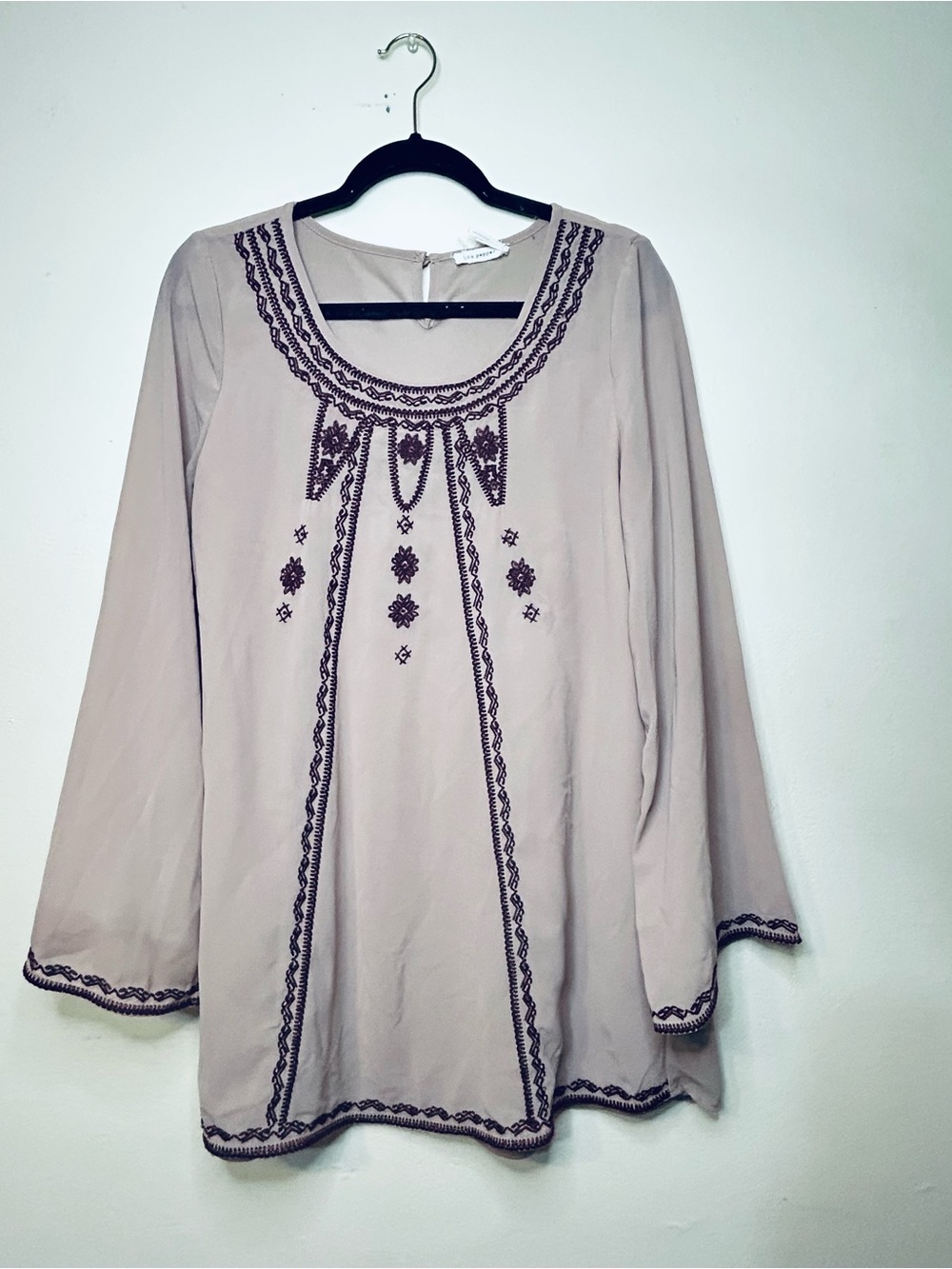 Blu Pepper Sixe Medium Embroidered Scoop Neck Tunic dress in Light Taupe